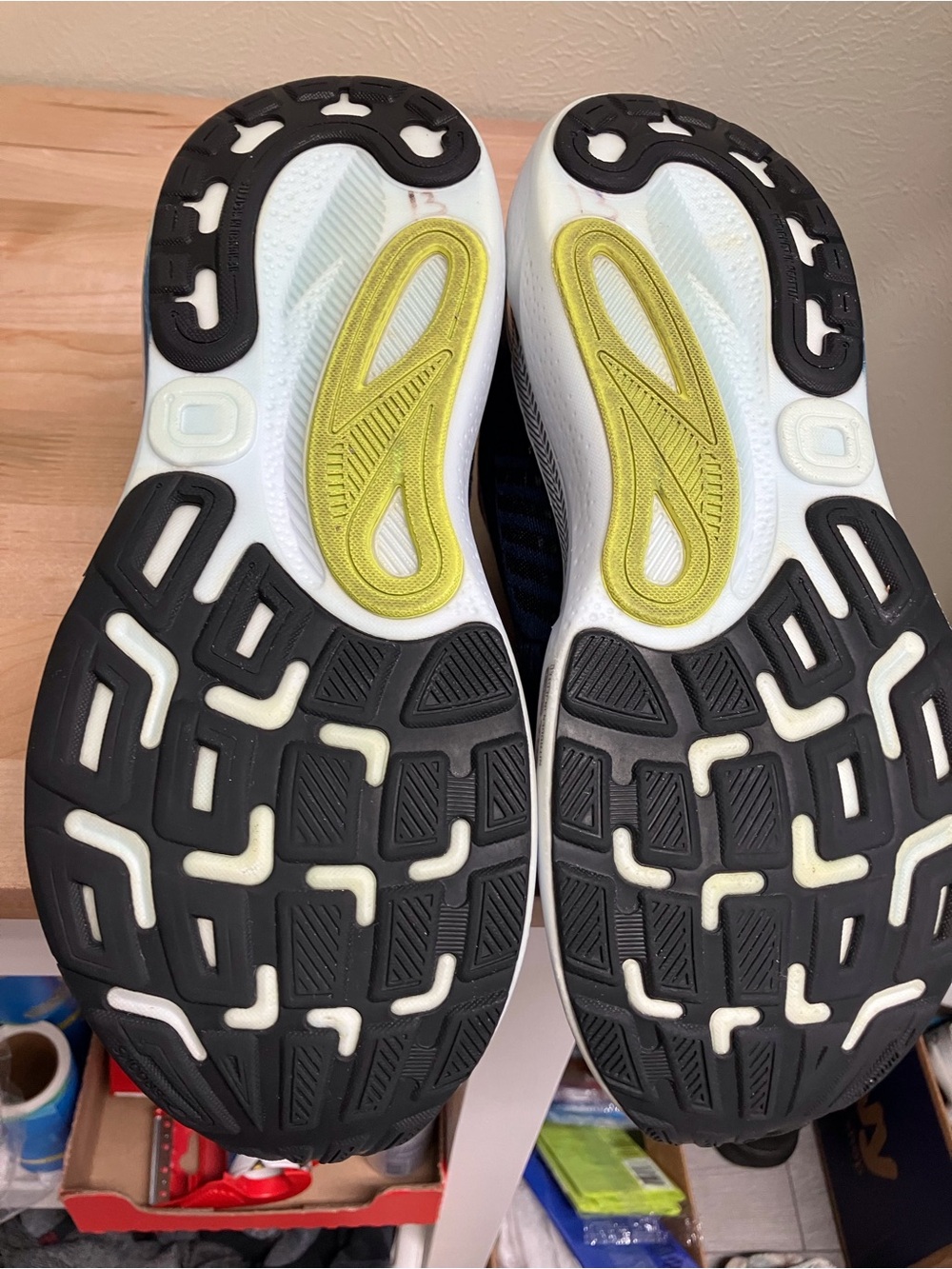 Brooks Women's Adrenaline GTS24 - Picture 9 of 14
